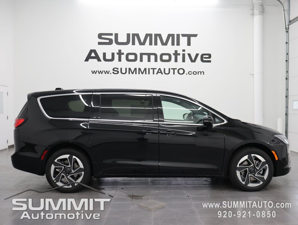 2027 CHRYSLER Pacifica