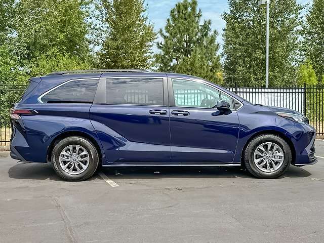 2024 TOYOTA Sienna