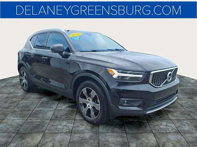 2021 VOLVO XC40