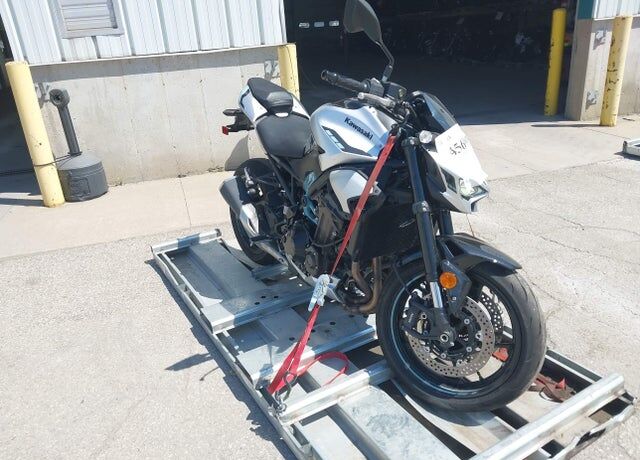 2025 KAWASAKI Z900