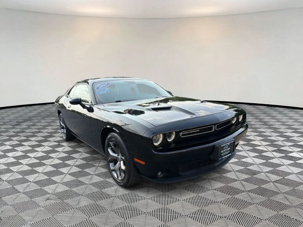 2017 DODGE Challenger