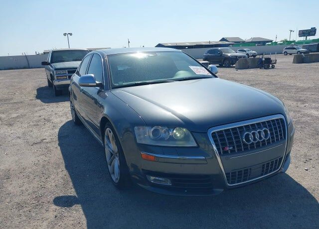 2008 AUDI S8
