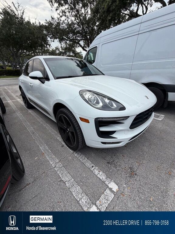 2016 PORSCHE Macan