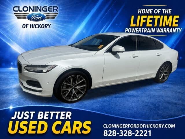 2017 VOLVO S90