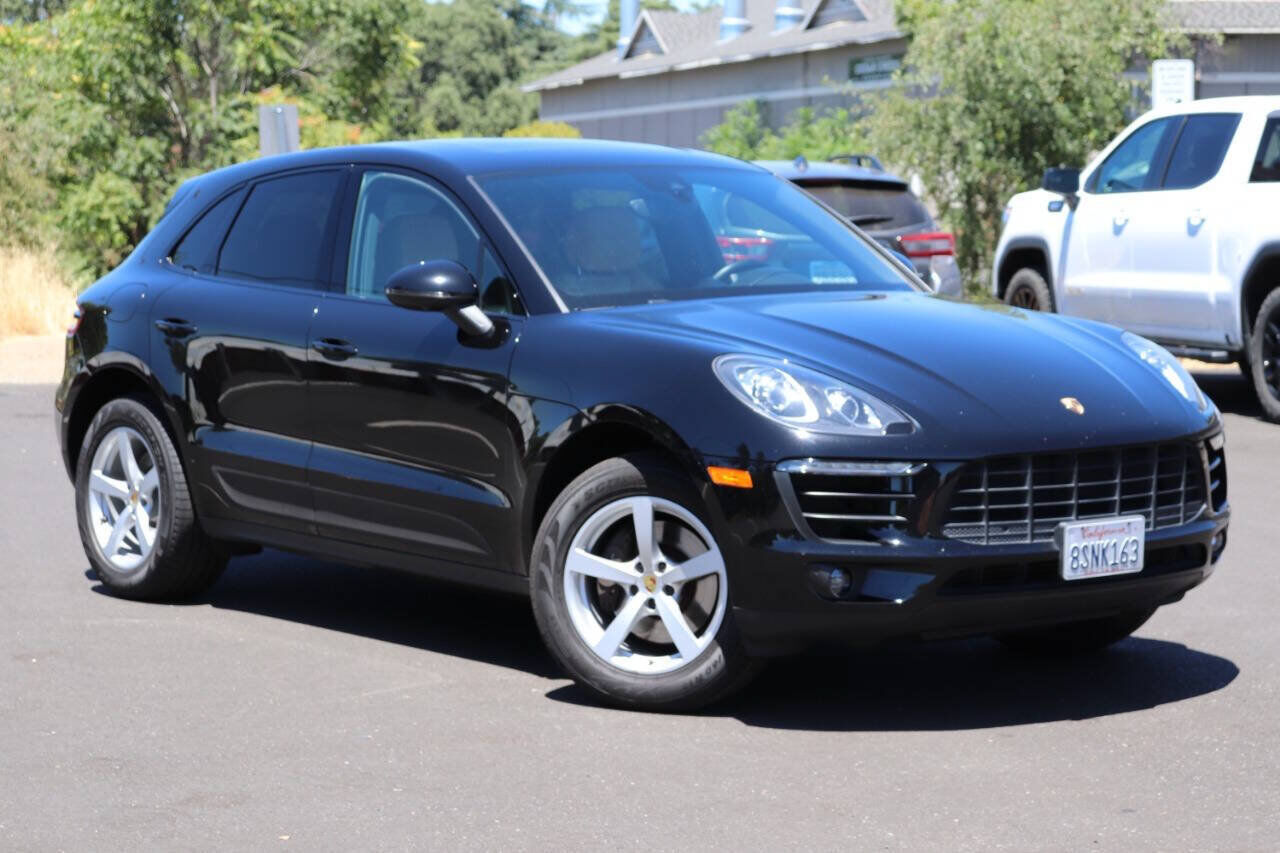 2017 PORSCHE Macan