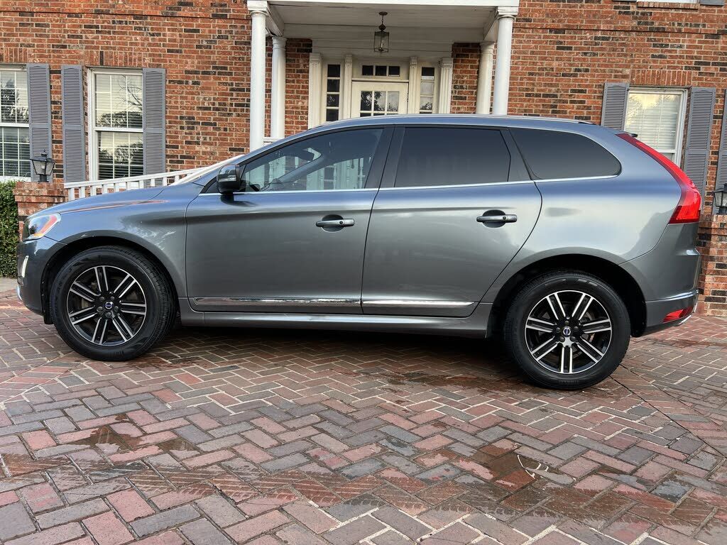 2017 VOLVO XC60