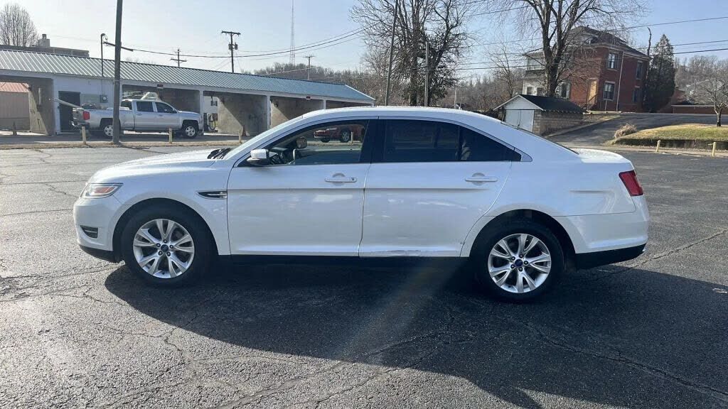 2010 FORD Taurus