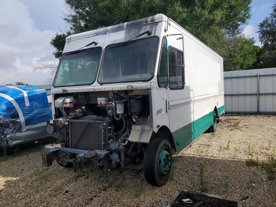2011 WORKHORSE W62