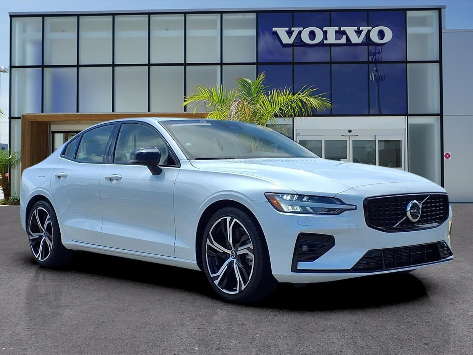 2023 VOLVO S60