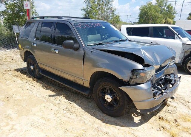 2004 FORD Explorer