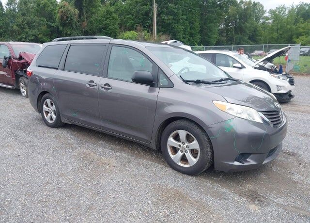 2015 TOYOTA Sienna