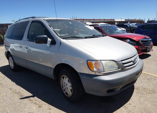 2002 TOYOTA Sienna