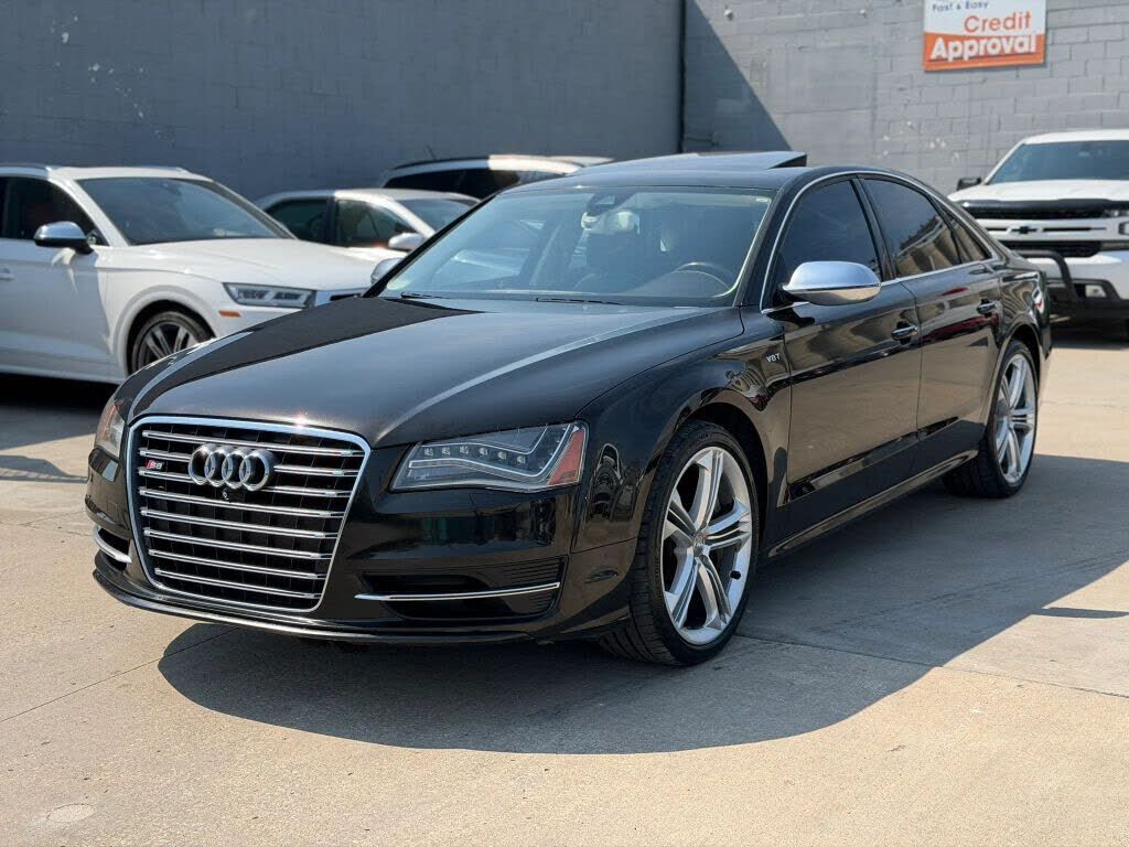 2013 AUDI S8