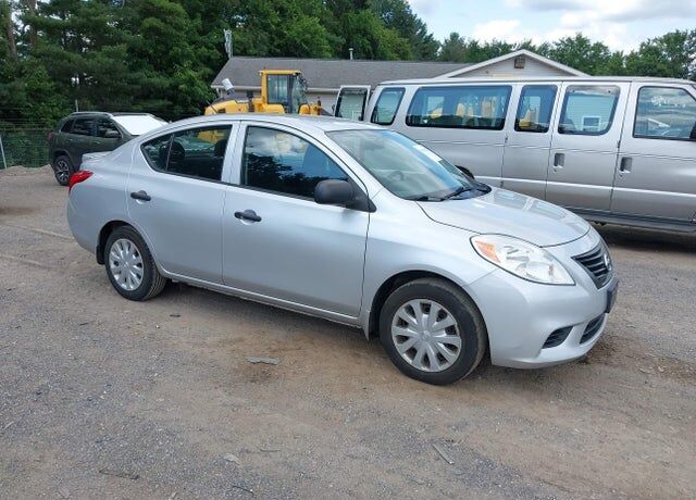 2014 NISSAN Versa