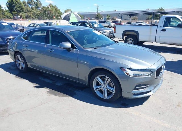 2018 VOLVO S90