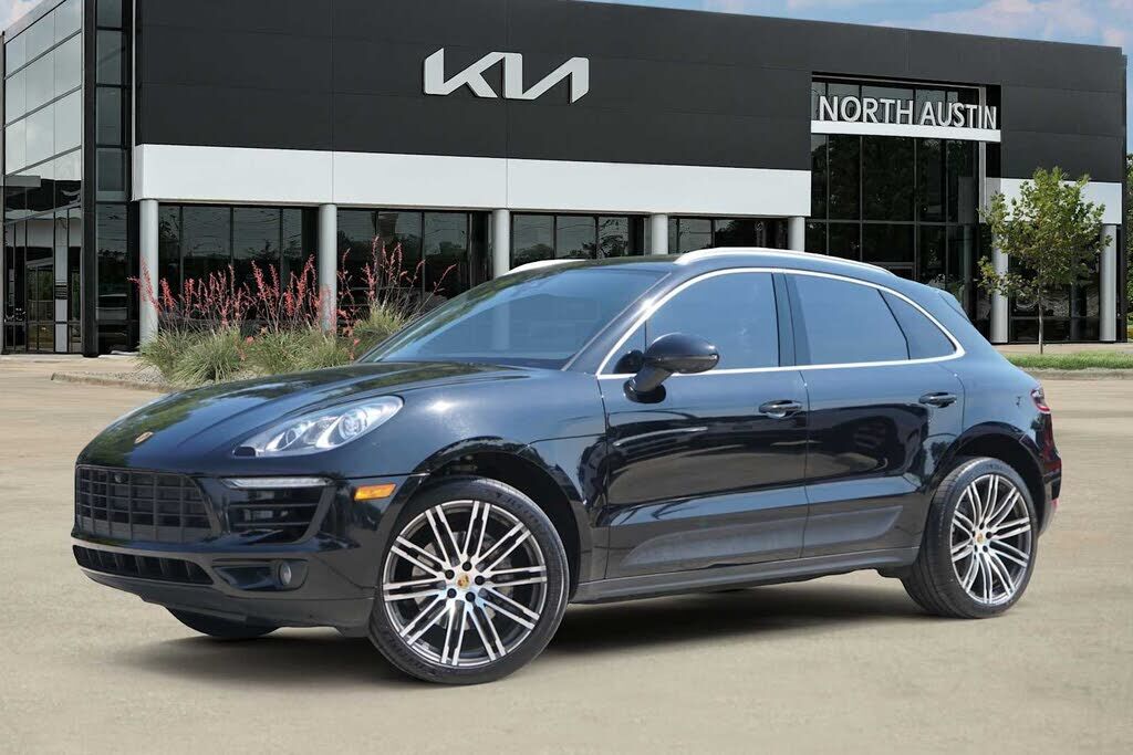 2017 PORSCHE Macan