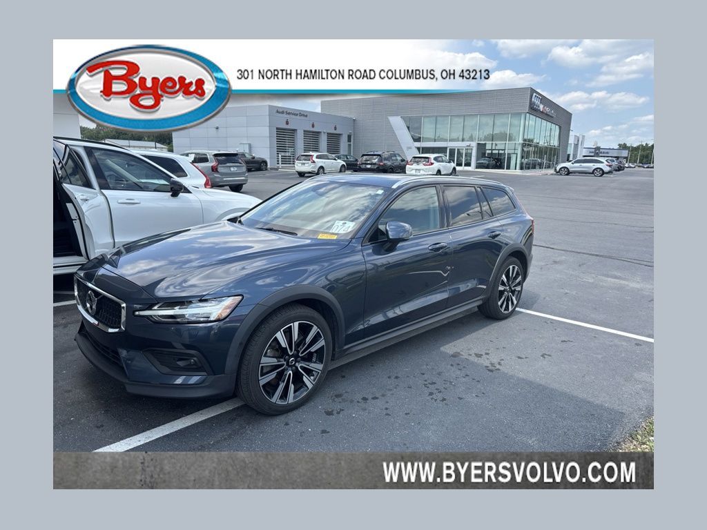 2022 VOLVO V60CC