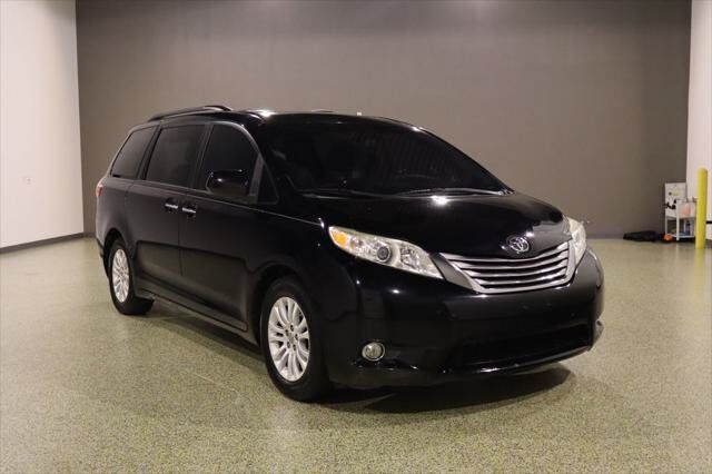 2016 TOYOTA Sienna