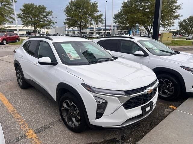 2025 CHEVROLET Trax