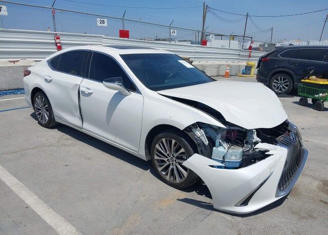 2021 LEXUS ES
