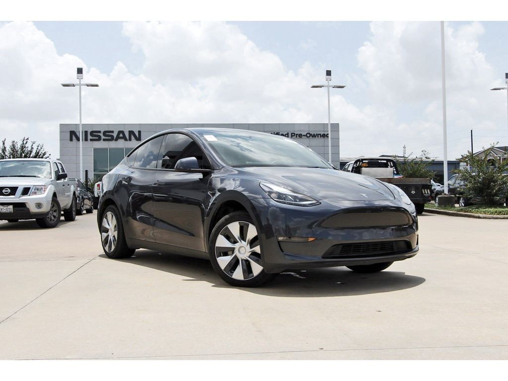 2024 TESLA Model Y