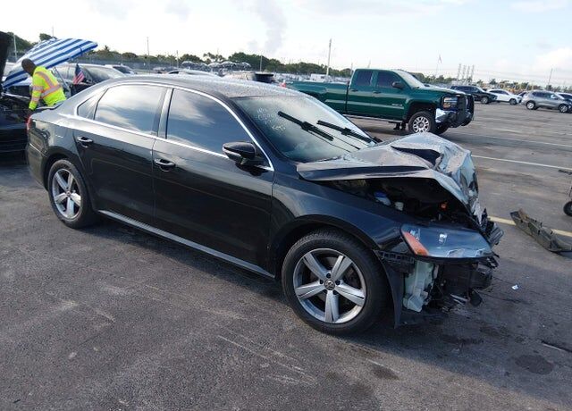 2012 VOLKSWAGEN Passat