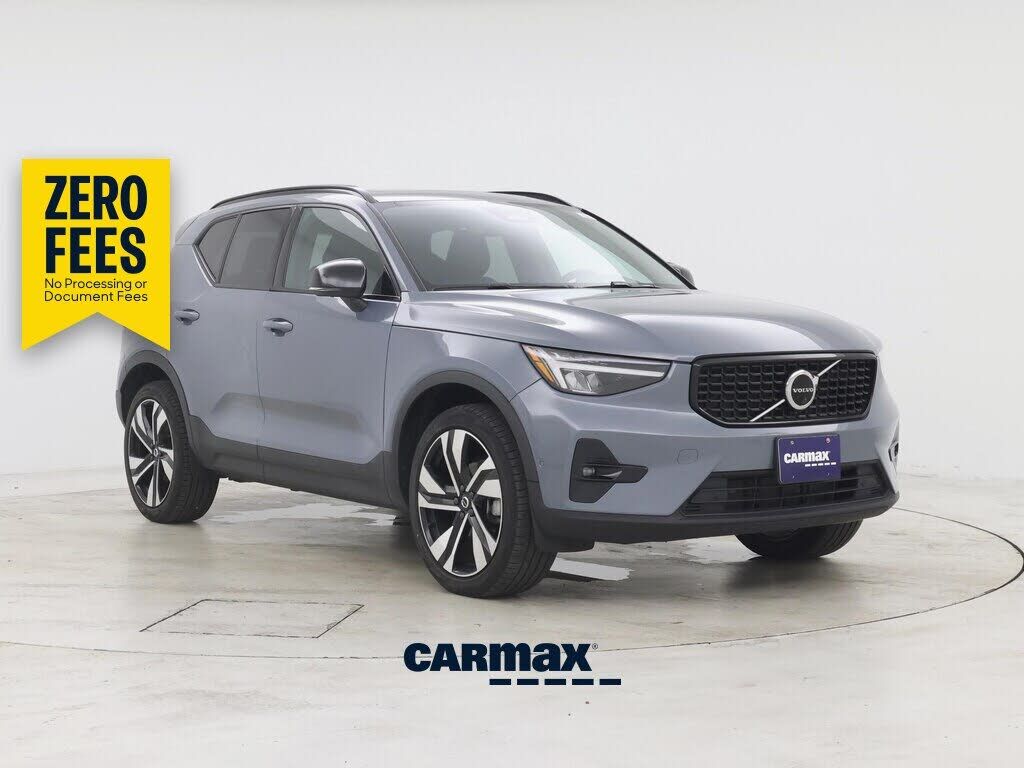 2023 VOLVO XC40