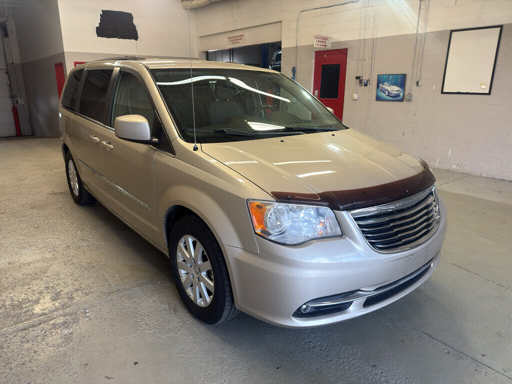 2013 CHRYSLER Town and Country