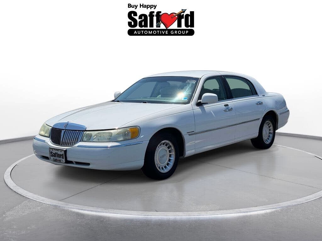 2002 LINCOLN Town Car