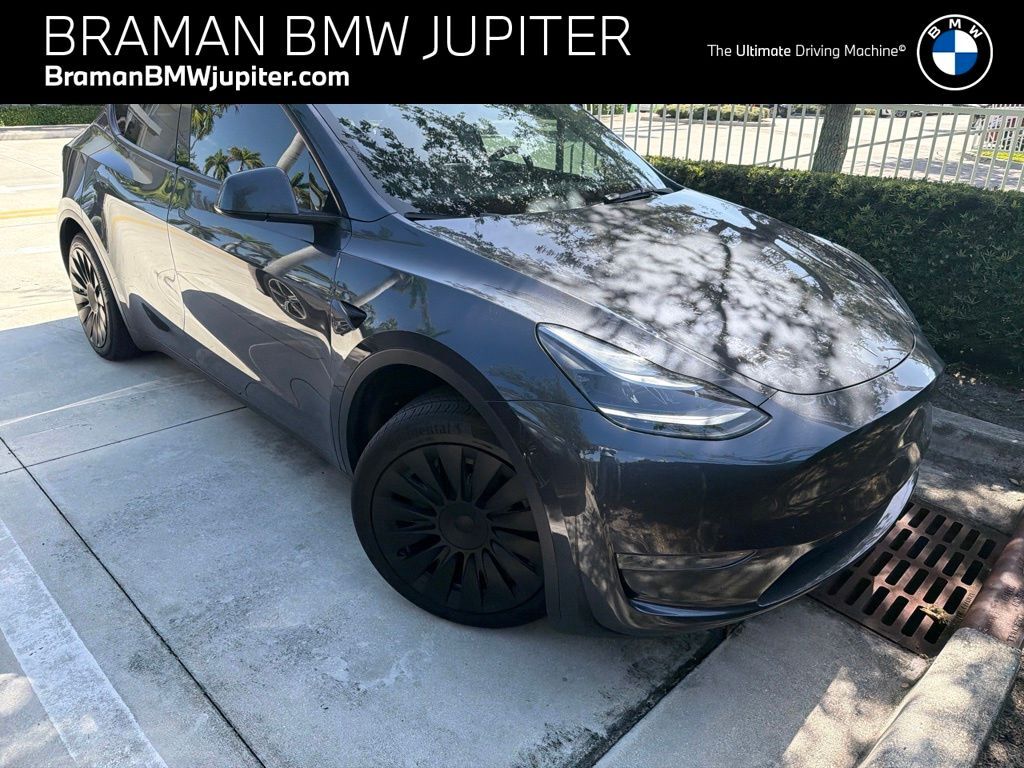 2025 TESLA Model Y