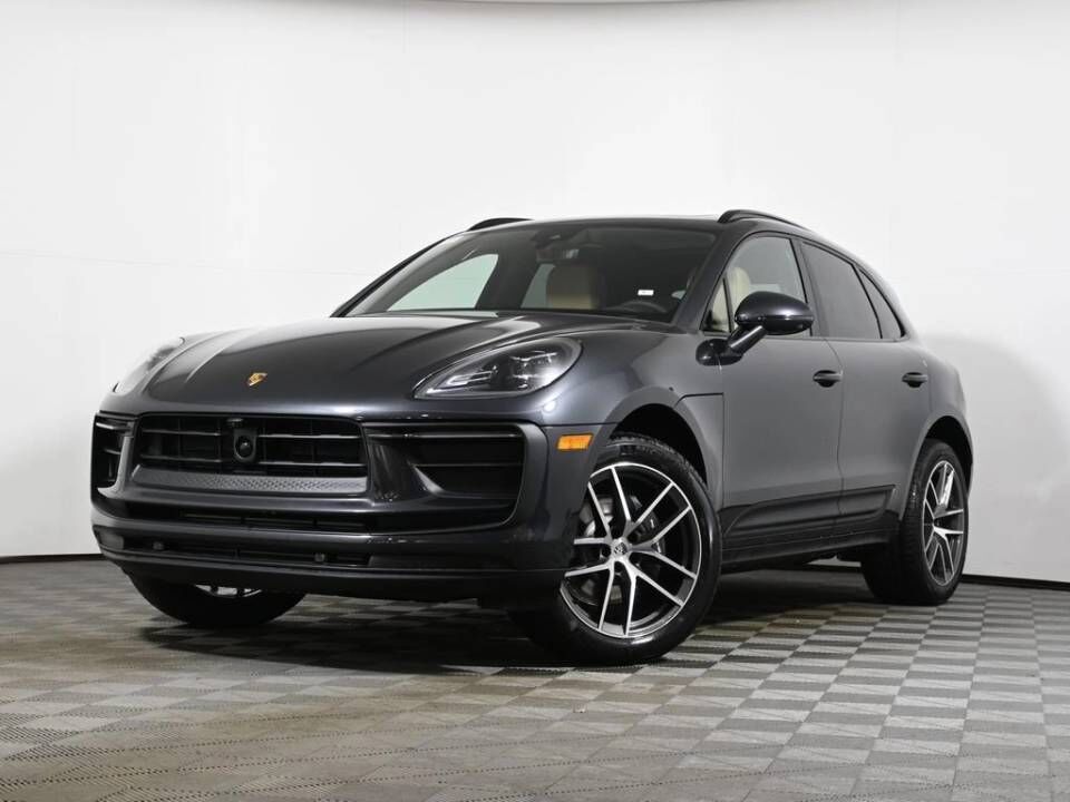 2026 PORSCHE Macan