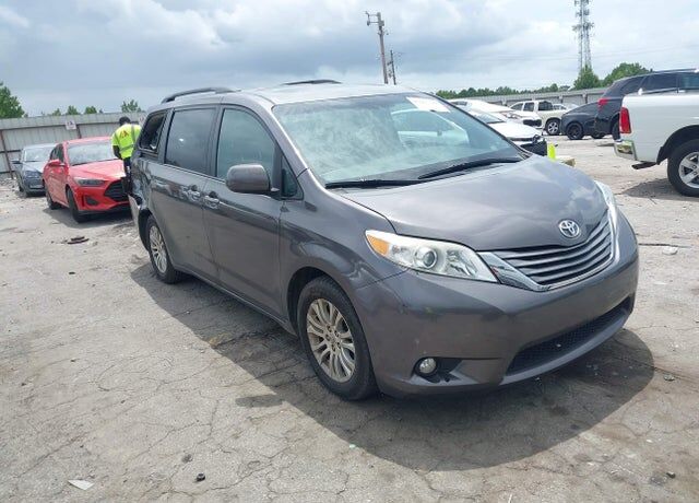 2015 TOYOTA Sienna