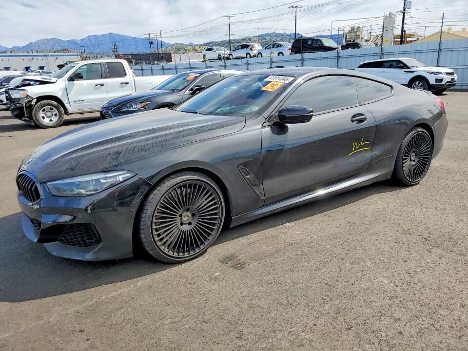 2022 BMW M8