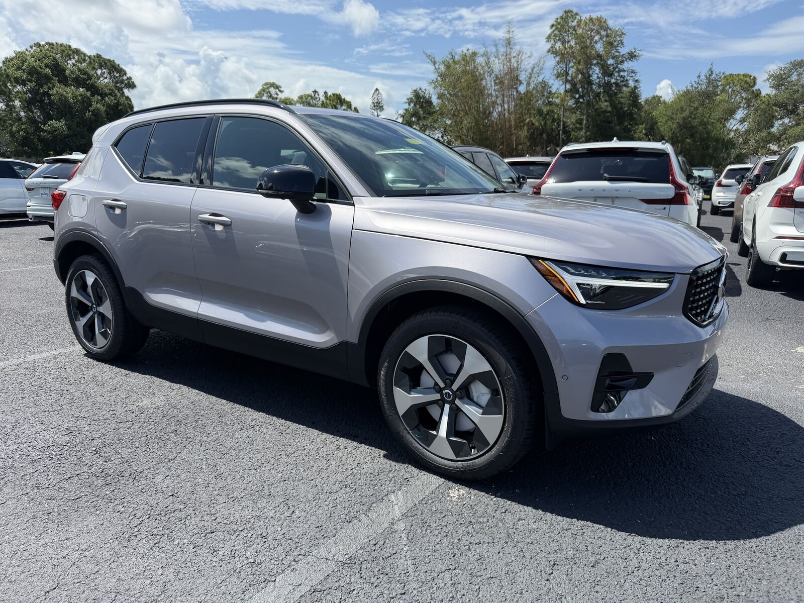 2026 VOLVO XC40