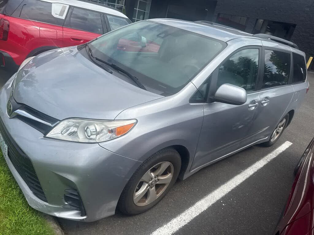2018 TOYOTA Sienna