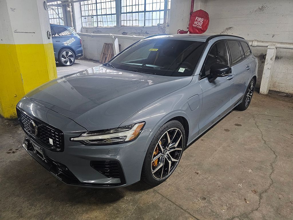 2023 VOLVO V60