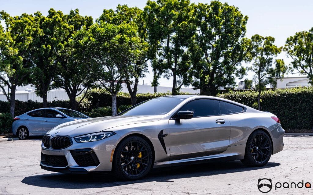2022 BMW M8