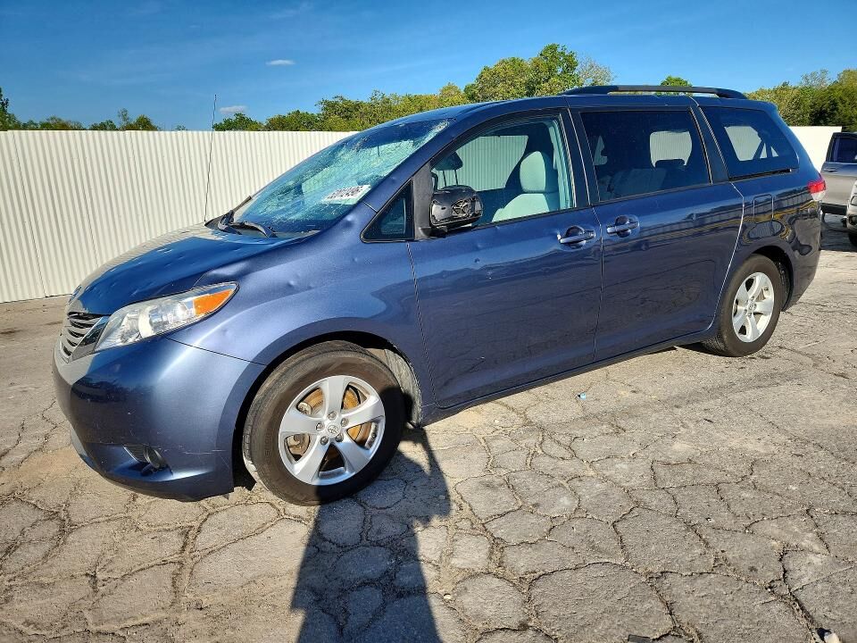 2014 TOYOTA Sienna