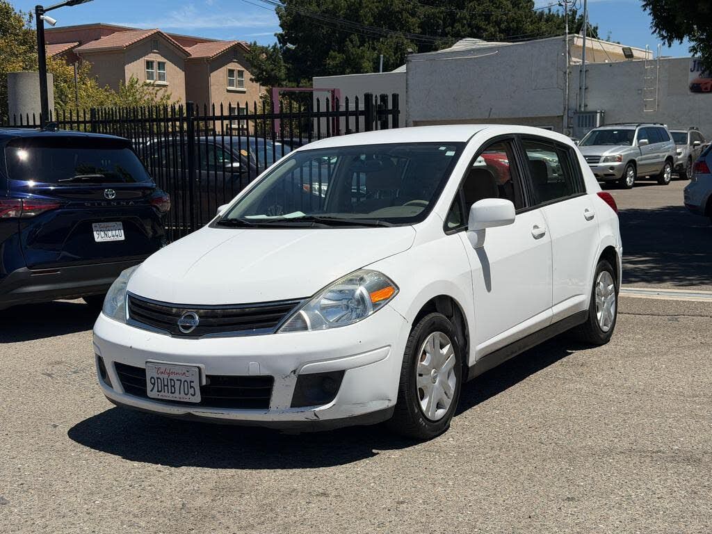 2011 NISSAN Versa
