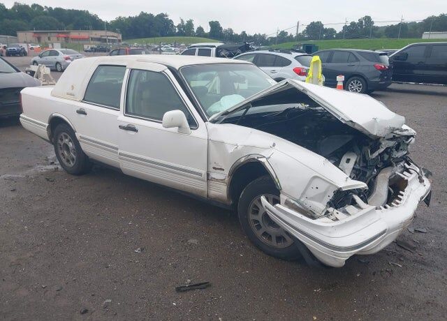 1997 LINCOLN Town Car