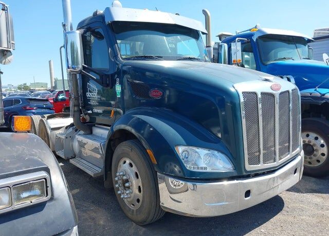 2015 PETERBILT 579