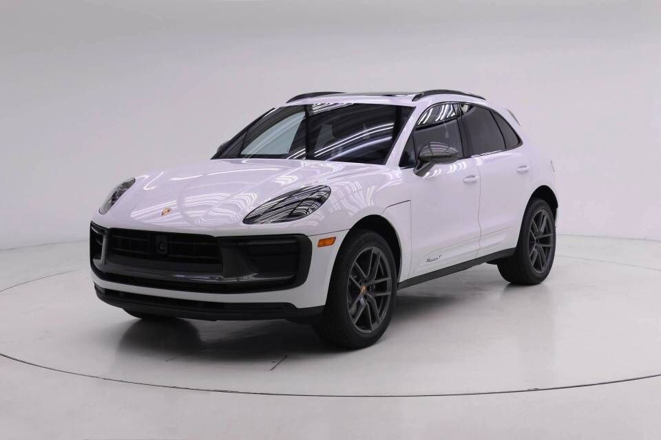 2026 PORSCHE Macan