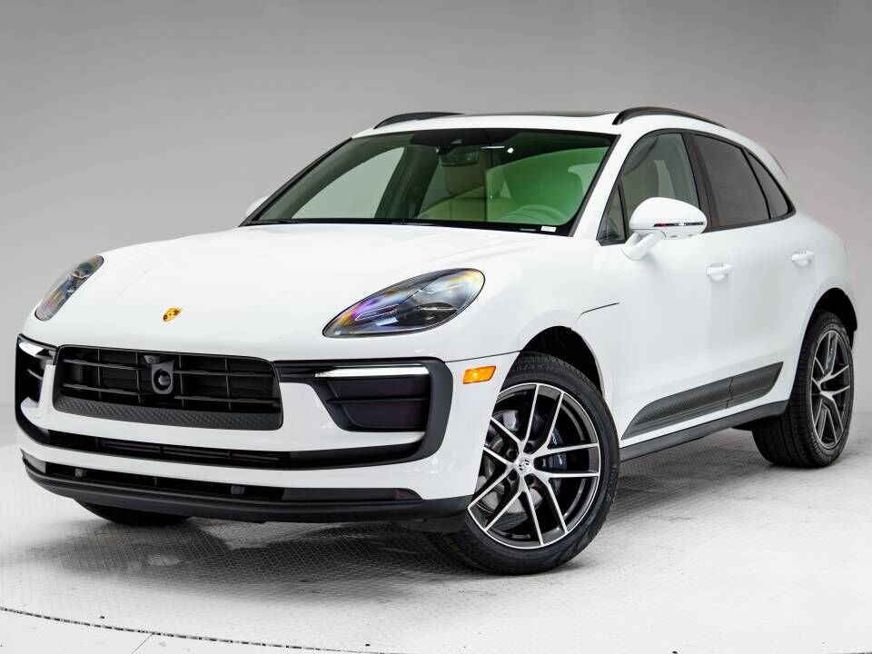 2026 PORSCHE Macan