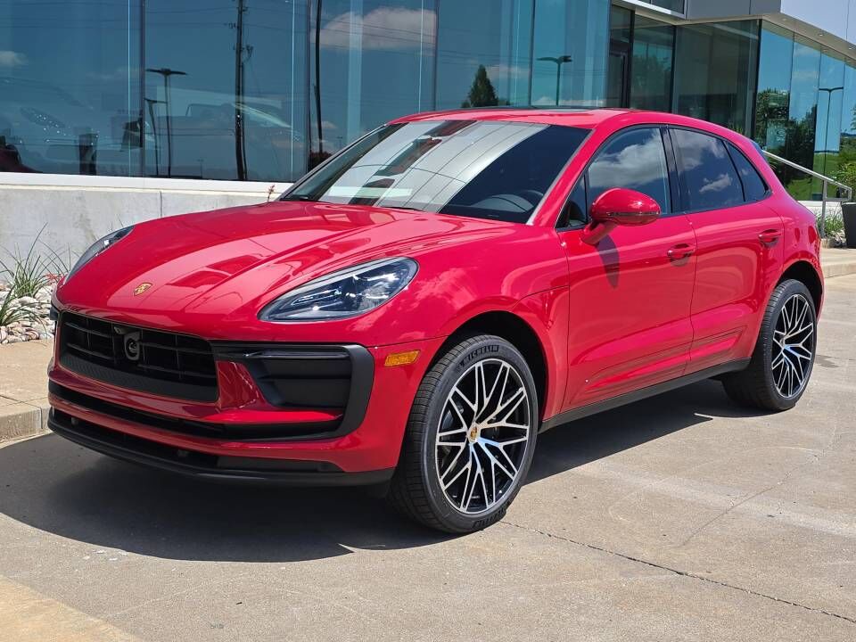 2026 PORSCHE Macan