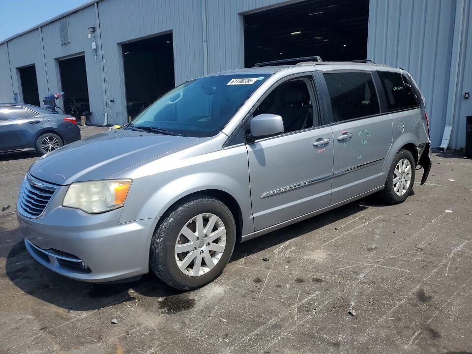 2013 CHRYSLER Town and Country