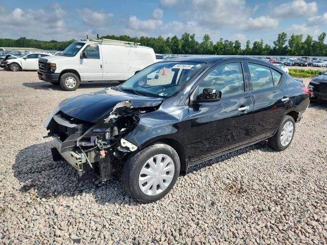 2017 NISSAN Versa