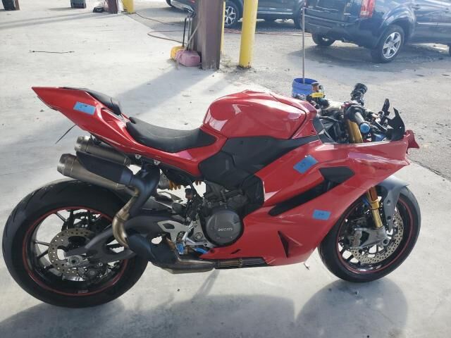 2025 DUCATI Superbike