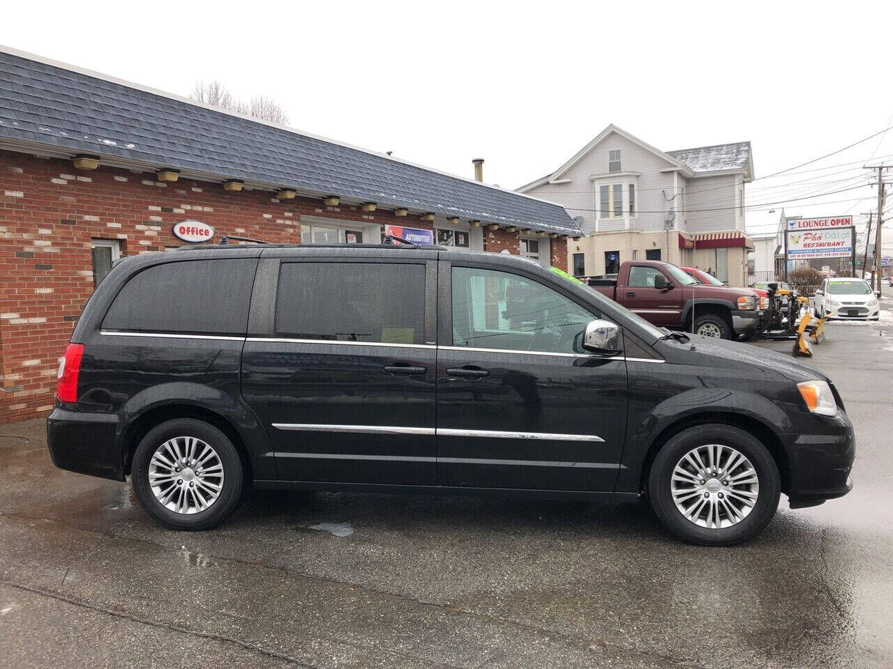 2013 CHRYSLER Town and Country