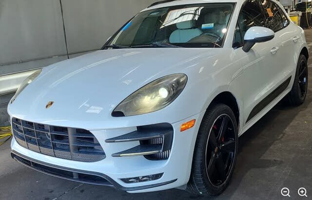 2016 PORSCHE Macan