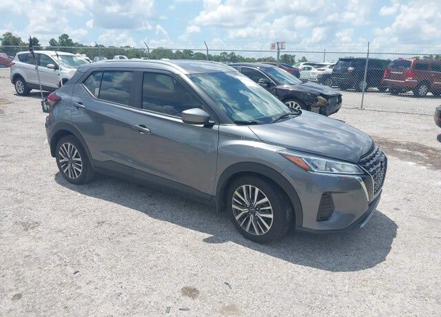 2023 NISSAN Kicks